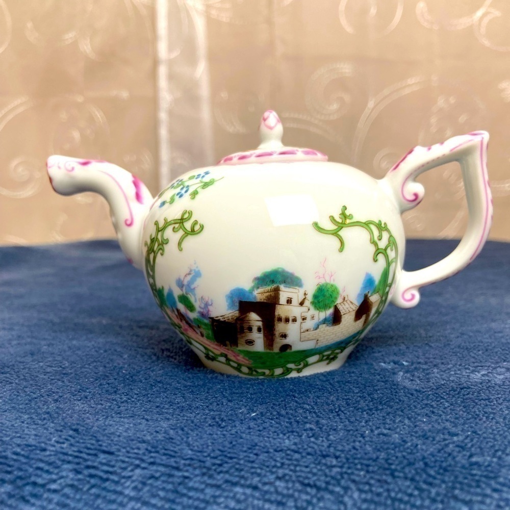 Victoria and Albert Museum Mini Teapot